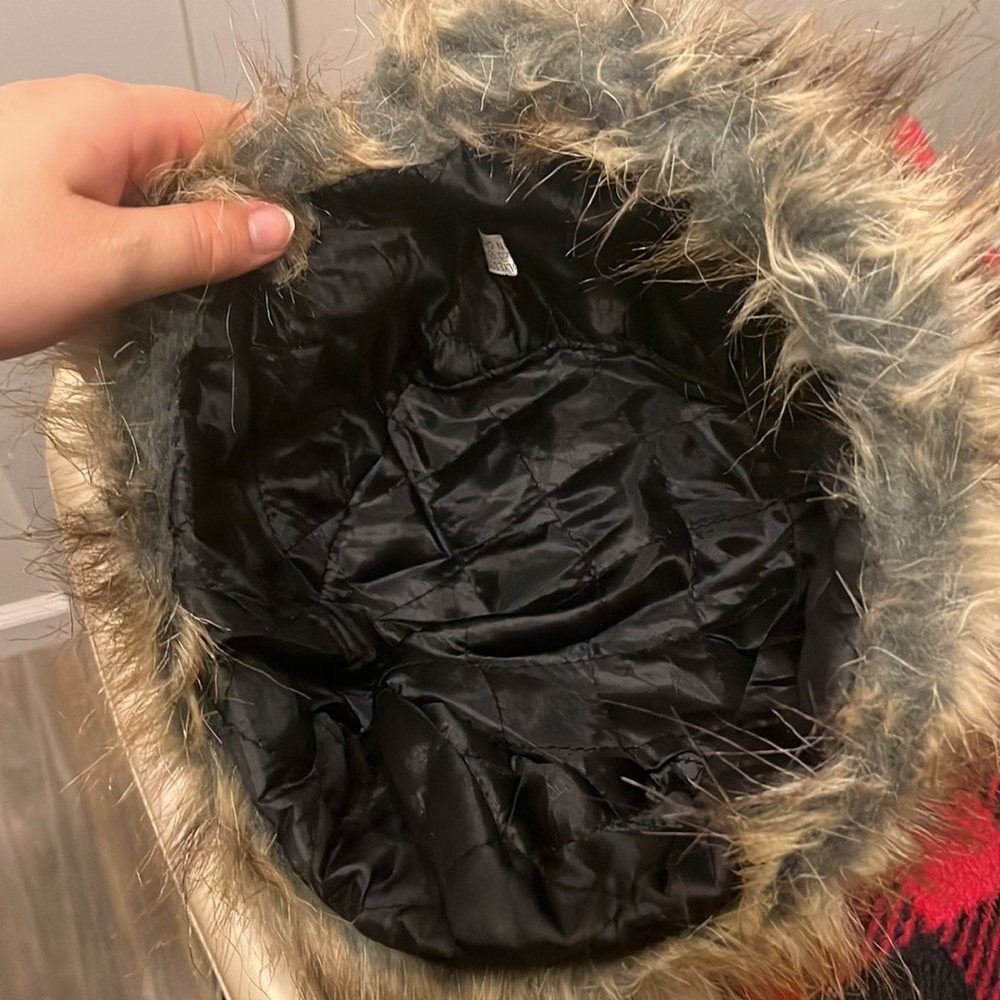 Fur hat - Picture 3 of 3